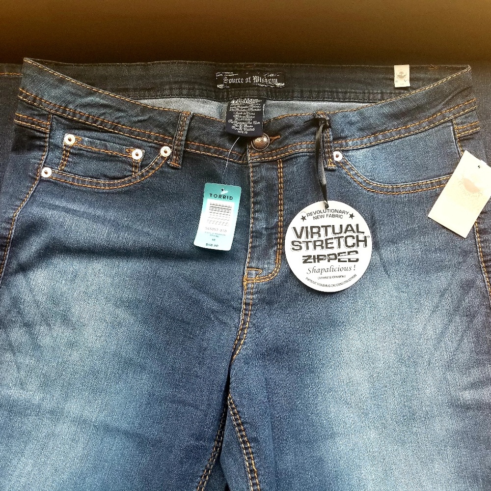 🔥🔥NWT JEANS Torrid Isabella Medium Boot 18